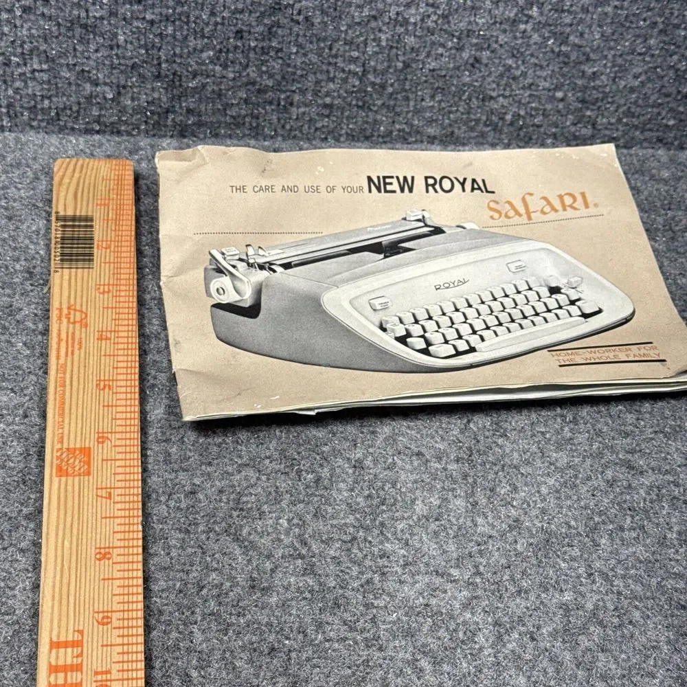 User Instruction Manual for a Royal Safari‎ Typewriter